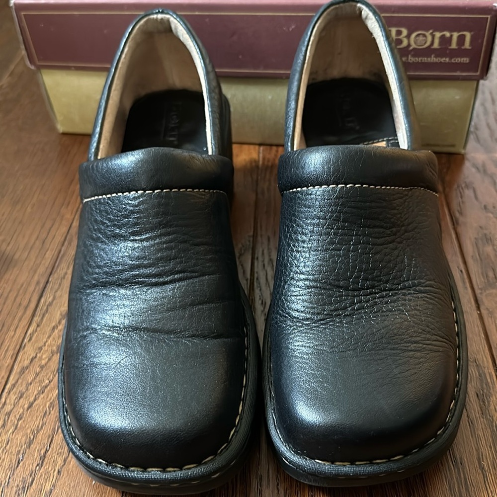 Born EUC slip on walking shoe with 2 inch heel. Size 8, leather